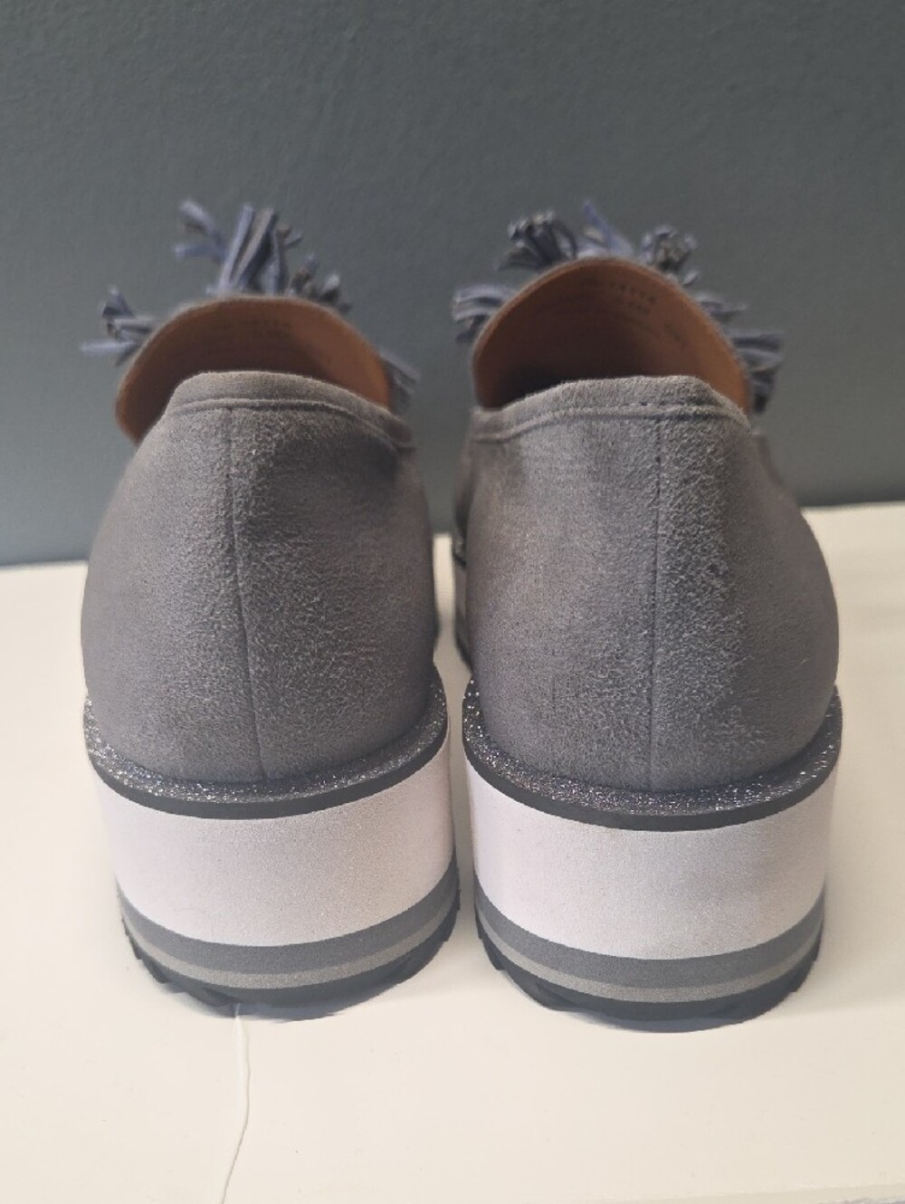 Johnston & Murphy Gray Suede Tassel Platform Loafers Size 8.5 - Picture 4 of 8